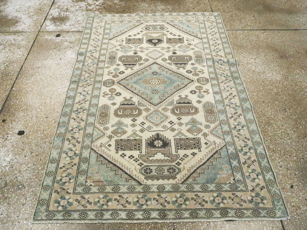 Vintage Persian Ardebil Rug, No.23782 - Gsblank