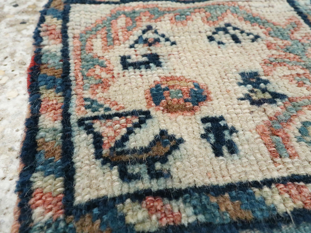 Vintage Persian Qashqai Rug, No.23947 - Gsblank