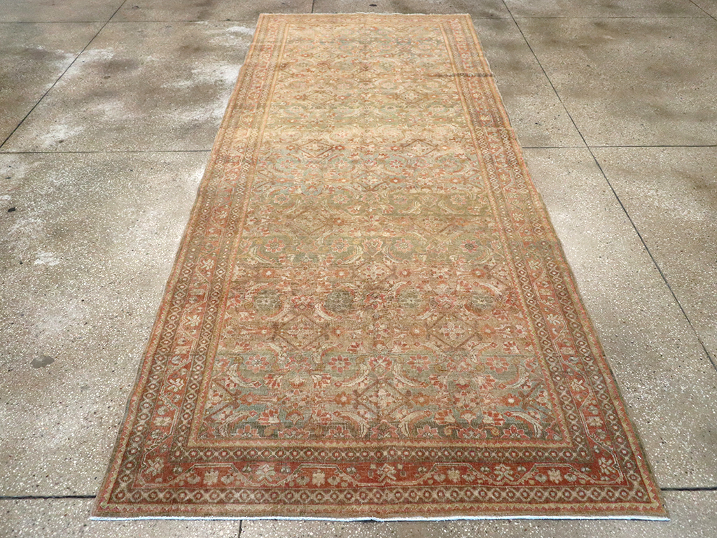Antique Persian Mahal Gallery Carpet, No.23969 - Gsblank