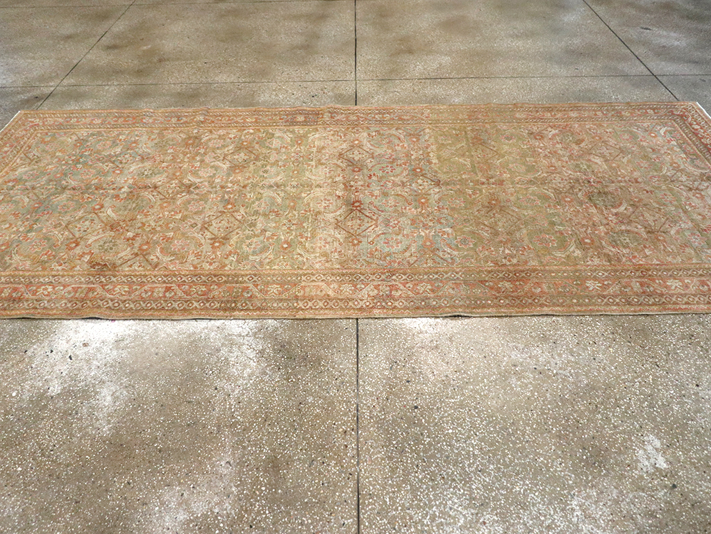 Antique Persian Mahal Gallery Carpet, No.23969 - Gsblank