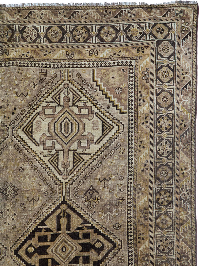 Antique Persian Shiraz Rug, No.24060 - Gsblank