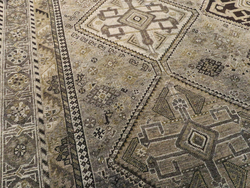 Antique Persian Shiraz Rug, No.24060 - Gsblank