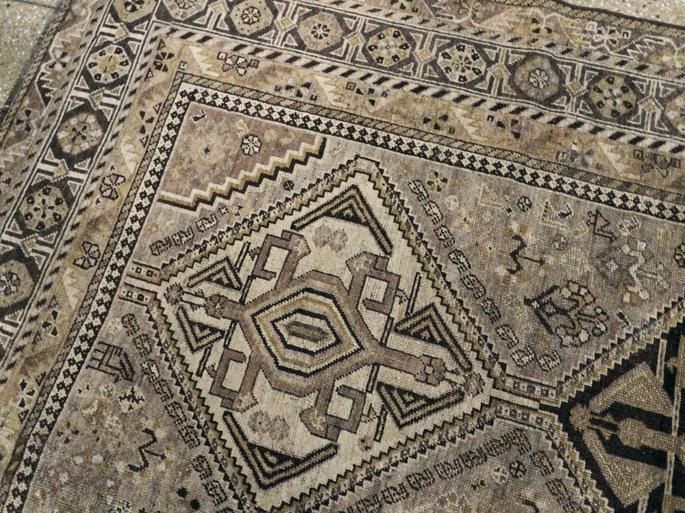 Antique Persian Shiraz Rug, No.24060 - Gsblank