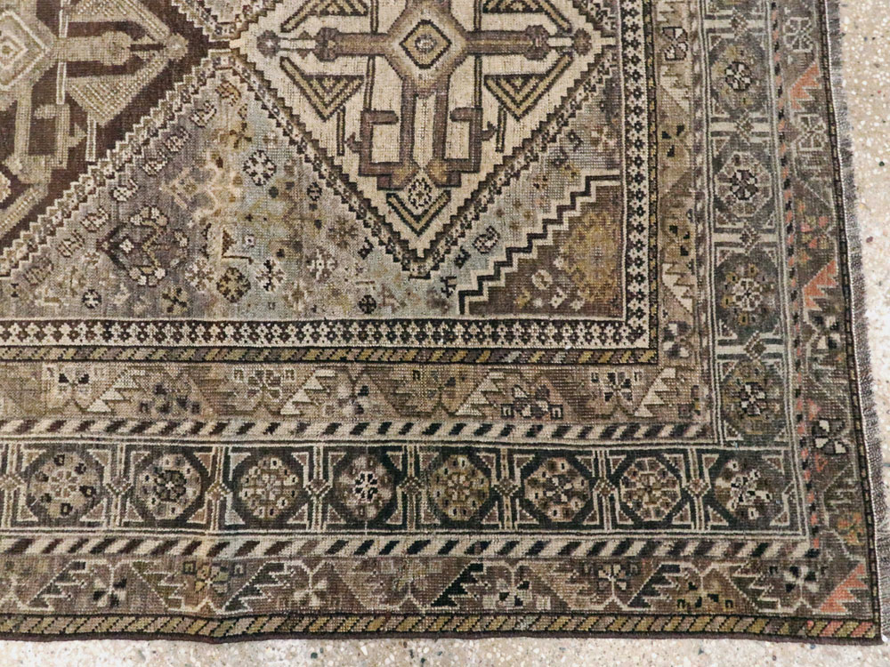 Antique Persian Shiraz Rug, No.24060 - Gsblank