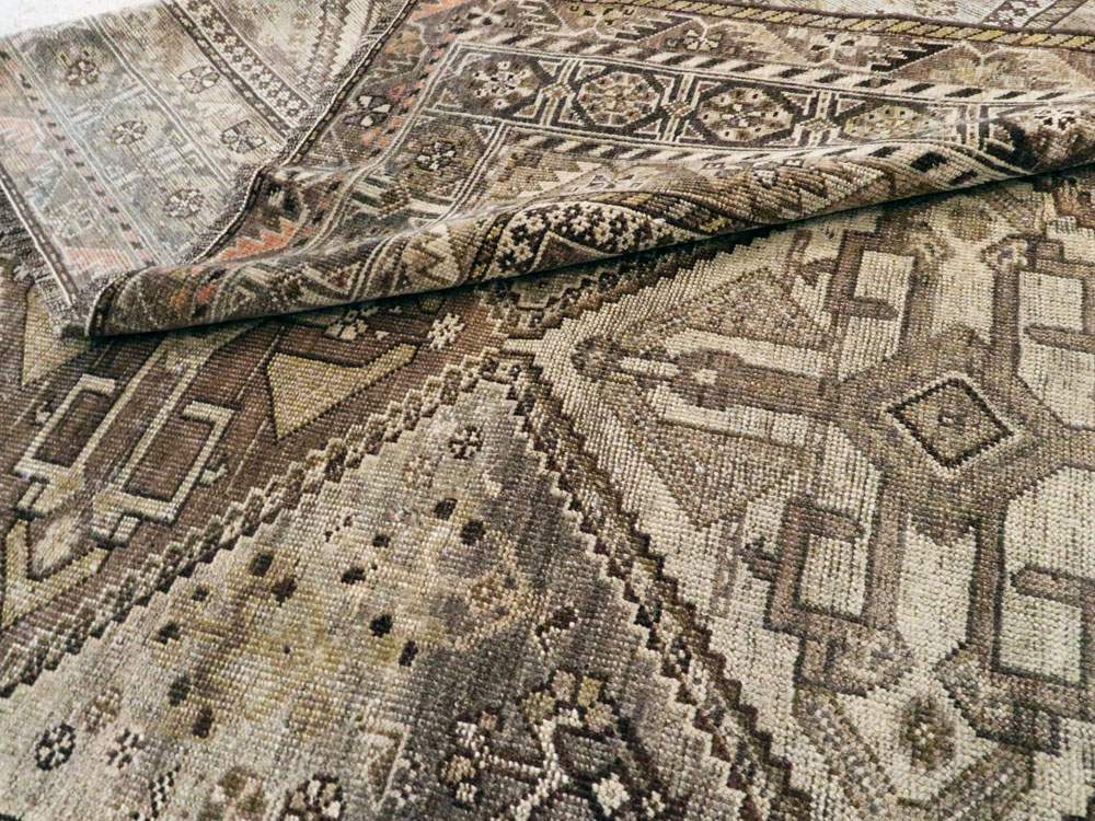 Antique Persian Shiraz Rug, No.24060 - Gsblank