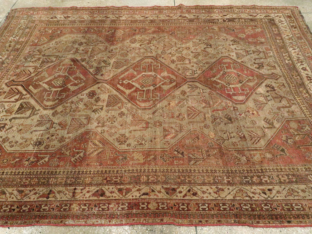 Antique Persian Shiraz Accent Rug, No.24072 - Gsblank