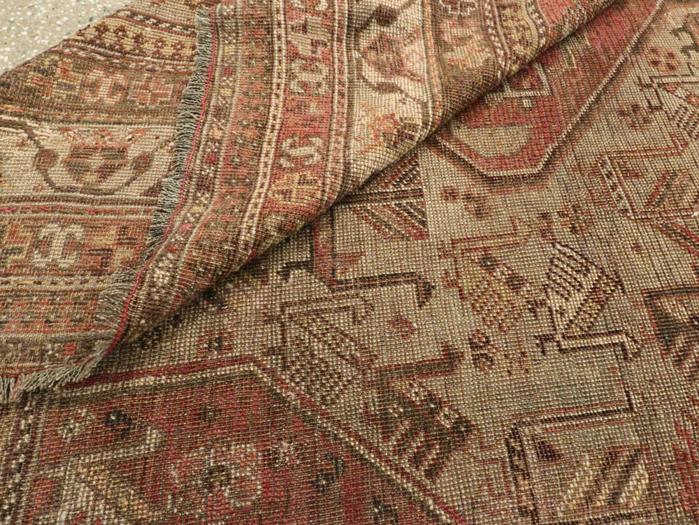 Antique Persian Shiraz Accent Rug, No.24072 - Gsblank