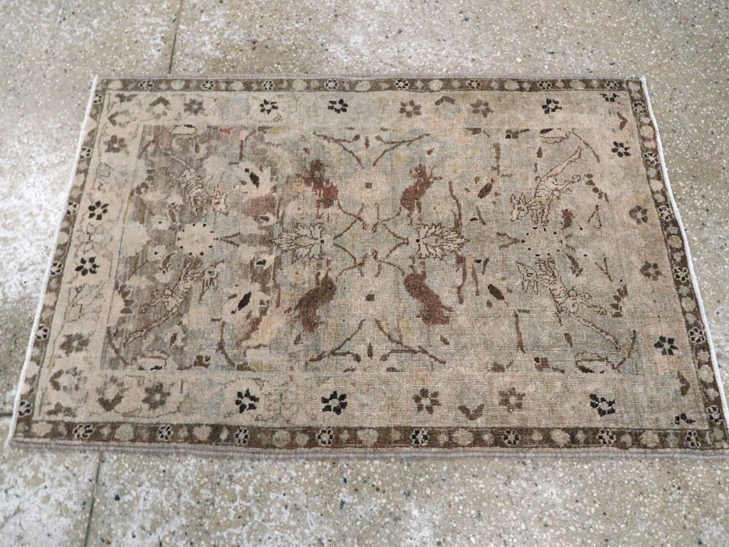 Vintage Persian Sarouk Rug, No.24108 - Gsblank