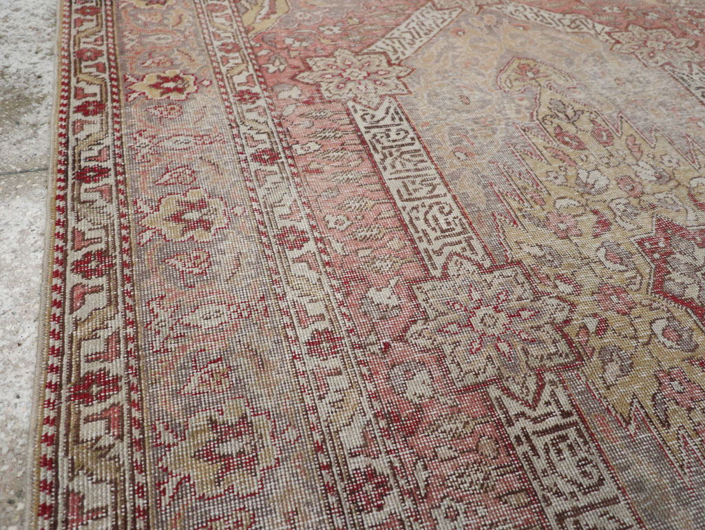 Vintage Turkish Sivas Distressed Rug, No.24121 - Gsblank