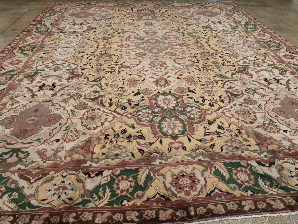 Vintage Indian Lahore Carpet, No.24126 - Gsblank