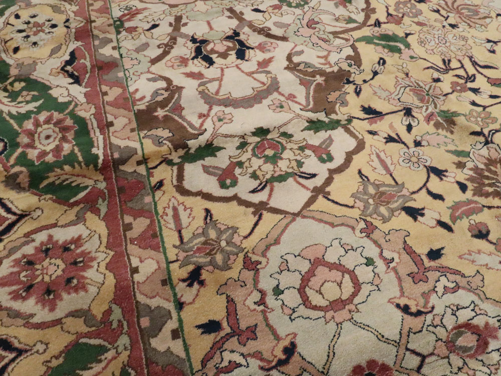 Vintage Indian Lahore Carpet, No.24126 - Gsblank