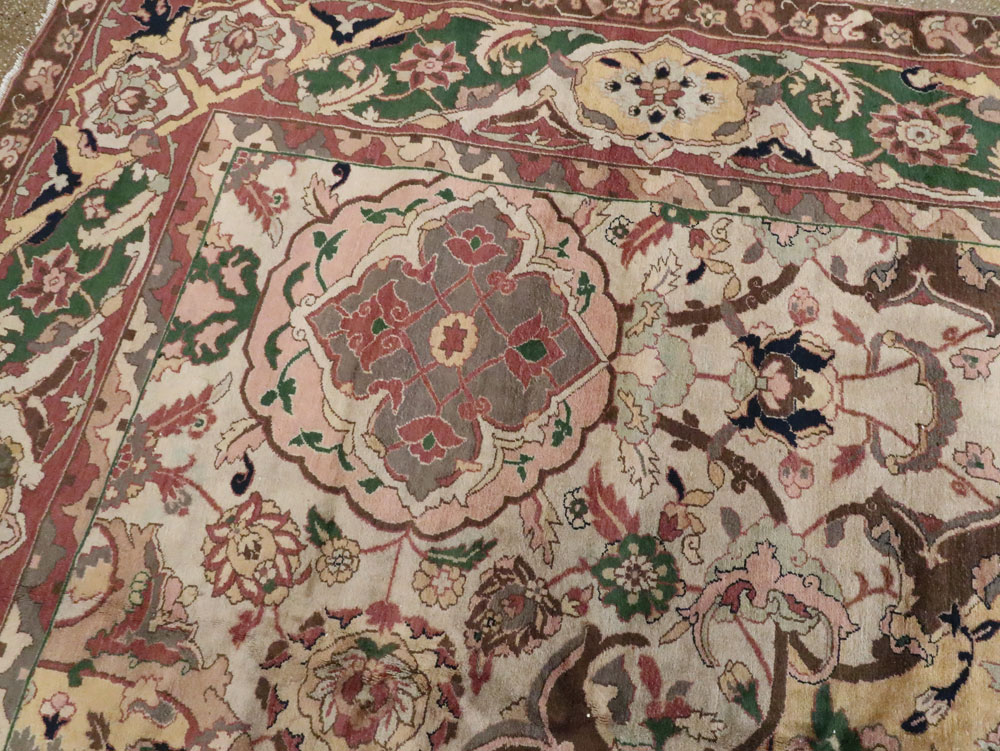 Vintage Indian Lahore Carpet, No.24126 - Gsblank