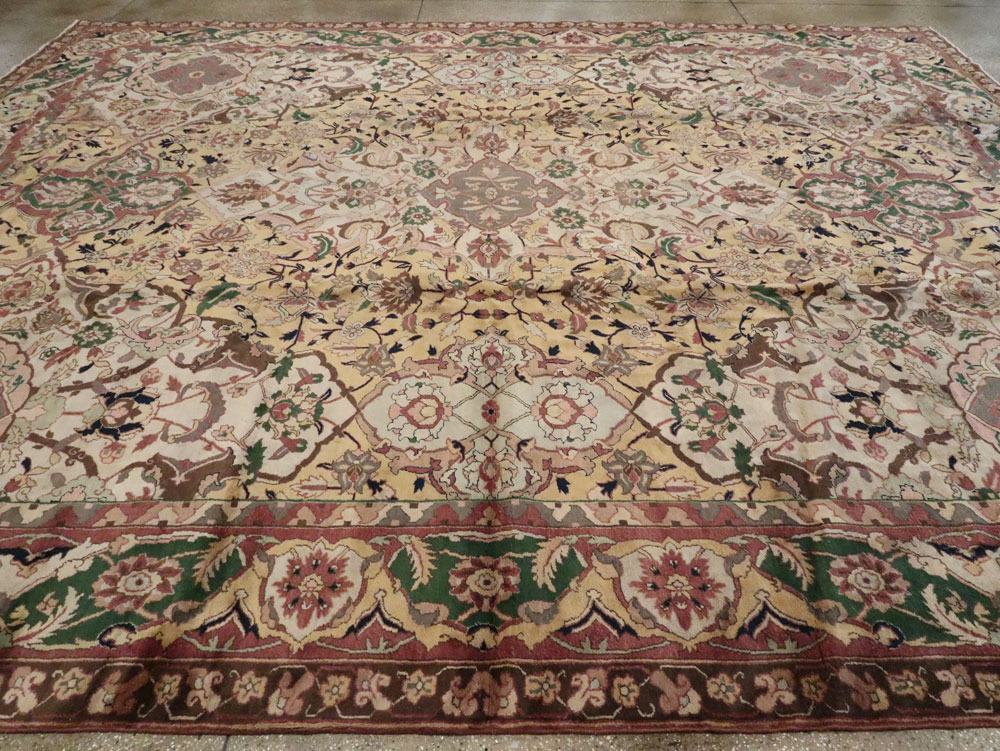 Vintage Indian Lahore Carpet, No.24126 - Gsblank