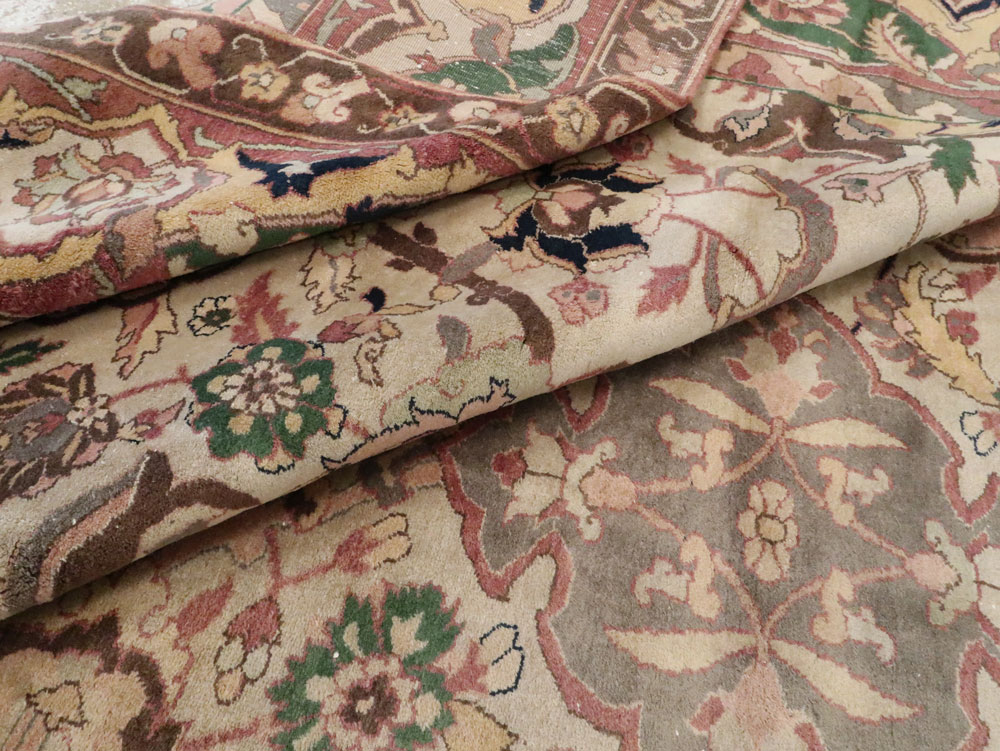 Vintage Indian Lahore Carpet, No.24126 - Gsblank