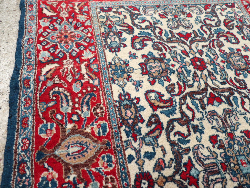 Vintage Persian Isfahan Rug, No.24252 - Gsblank