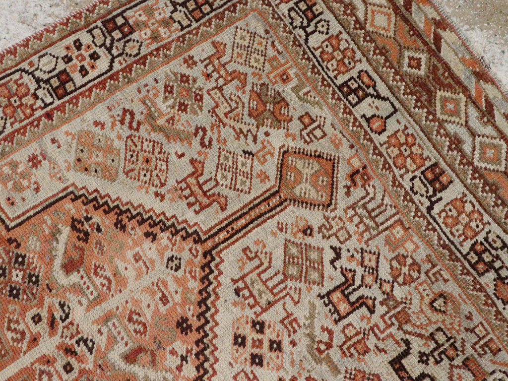 Antique Persian Shiraz Rug, No.24273 - Gsblank