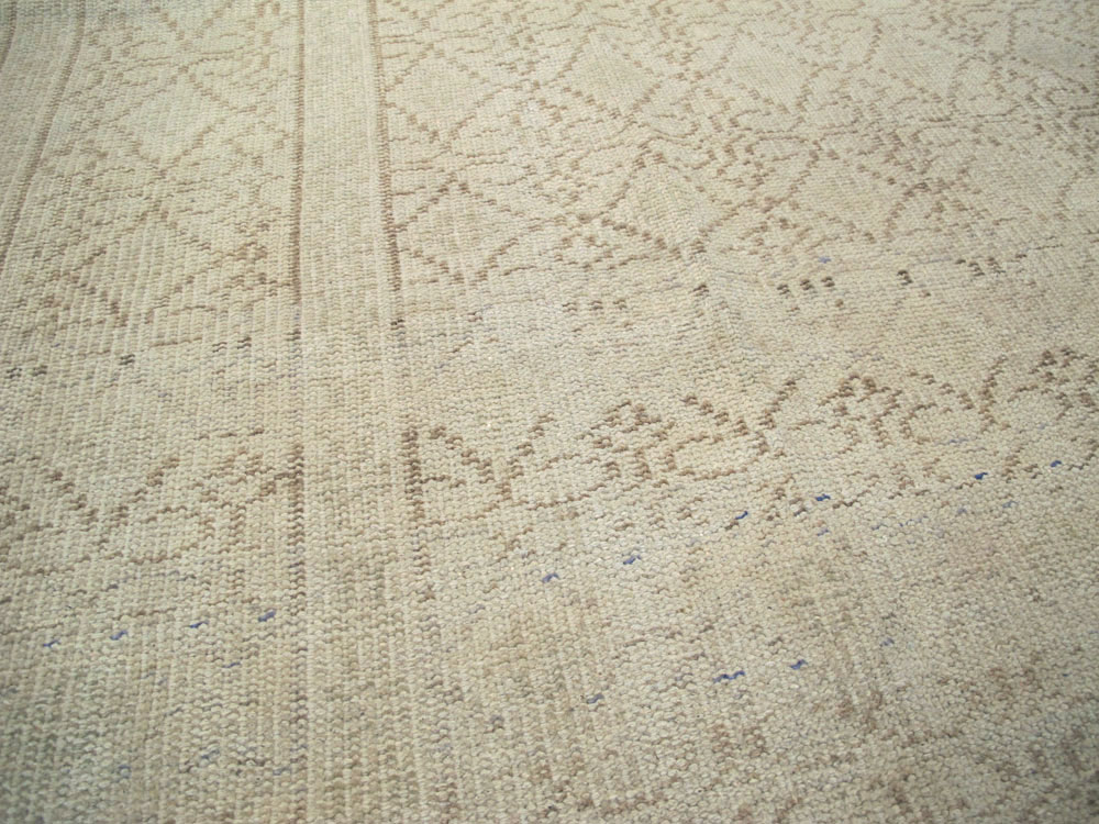 Vintage Turkish Sivas Distressed Carpet, No.24288 - Gsblank