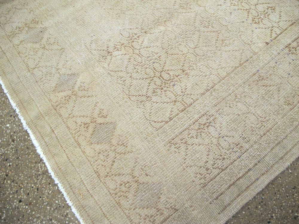 Vintage Turkish Sivas Distressed Carpet, No.24288 - Gsblank