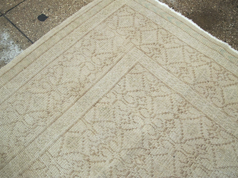 Vintage Turkish Sivas Distressed Carpet, No.24288 - Gsblank