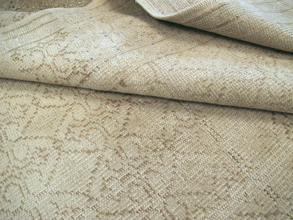 Vintage Turkish Sivas Distressed Carpet, No.24288 - Gsblank