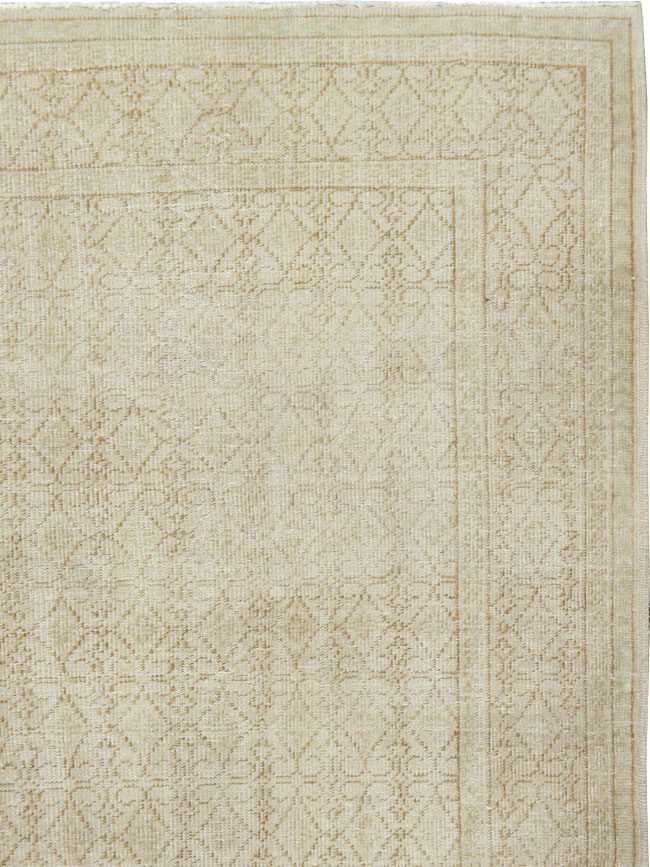 Vintage Turkish Sivas Distressed Carpet, No.24288 - Gsblank