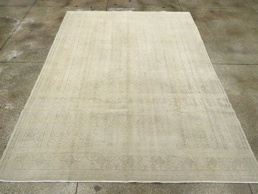 Vintage Turkish Sivas Distressed Carpet, No.24288 - Gsblank
