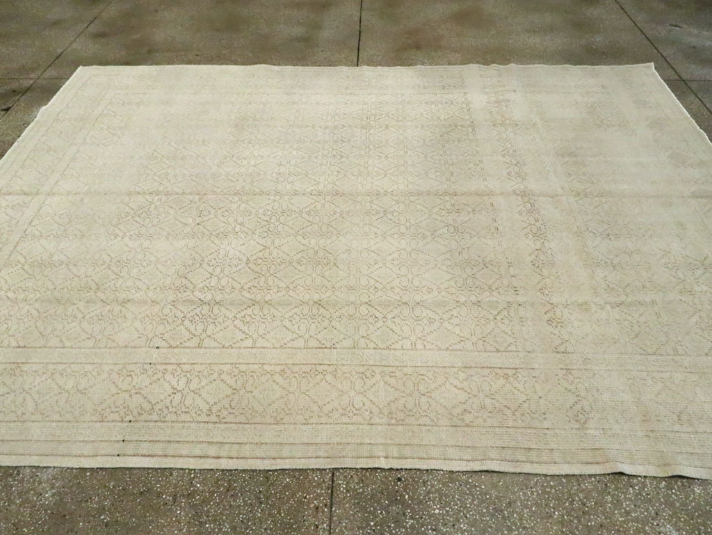 Vintage Turkish Sivas Distressed Carpet, No.24288 - Gsblank