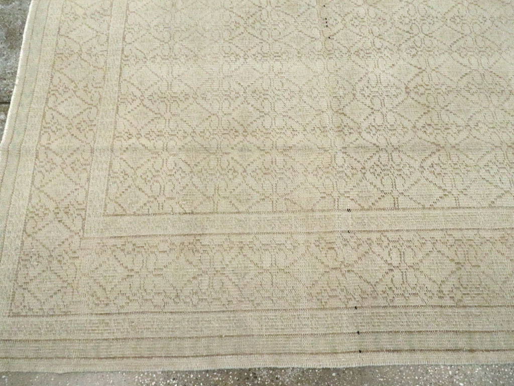 Vintage Turkish Sivas Distressed Carpet, No.24288 - Gsblank
