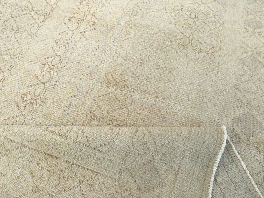 Vintage Turkish Sivas Distressed Carpet, No.24288 - Gsblank