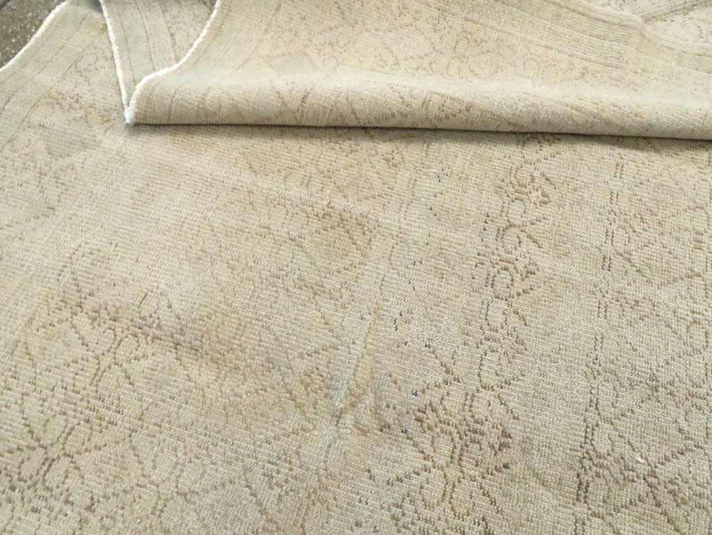 Vintage Turkish Sivas Distressed Carpet, No.24288 - Gsblank