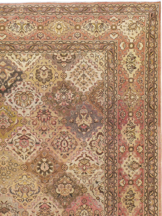 Vintage Persian Tabriz Carpet, No.24321 - Gsblank