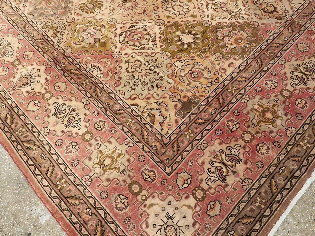Vintage Persian Tabriz Carpet, No.24321 - Gsblank