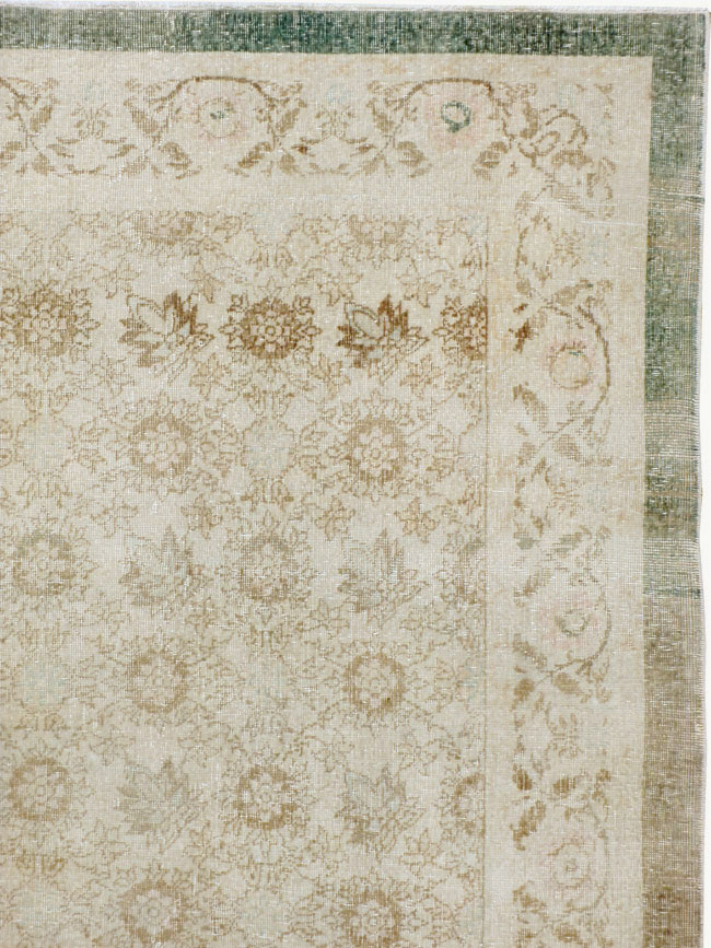 Vintage Turkish Sivas Distressed Rug, No.24401 - Gsblank