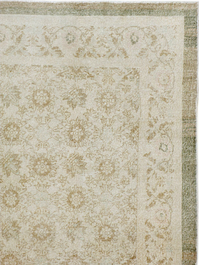 Vintage Turkish Sivas Distressed Rug, No.24401 - Gsblank