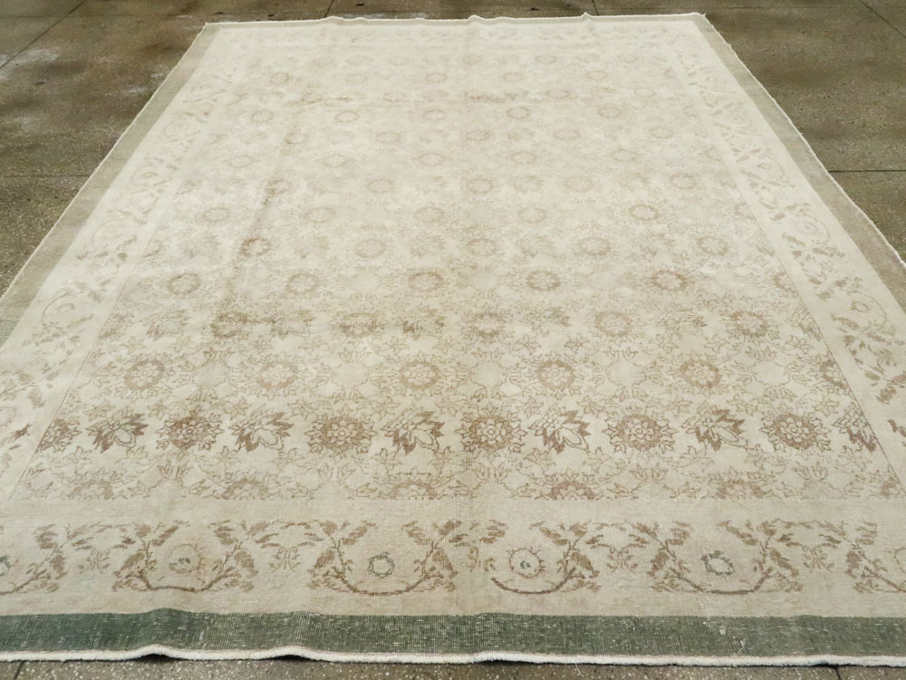Vintage Turkish Sivas Distressed Rug, No.24401 - Gsblank