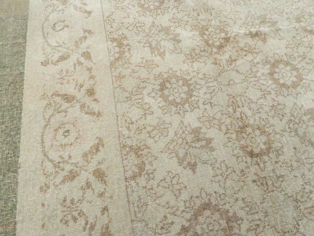 Vintage Turkish Sivas Distressed Rug, No.24401 - Gsblank