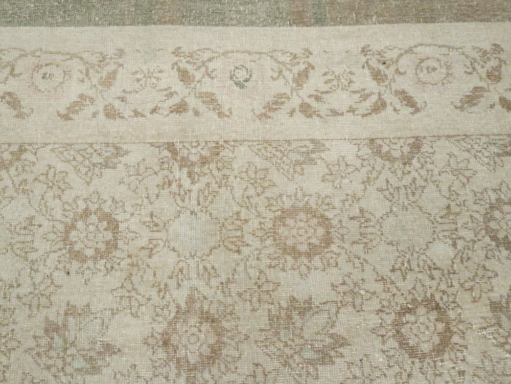 Vintage Turkish Sivas Distressed Rug, No.24401 - Gsblank