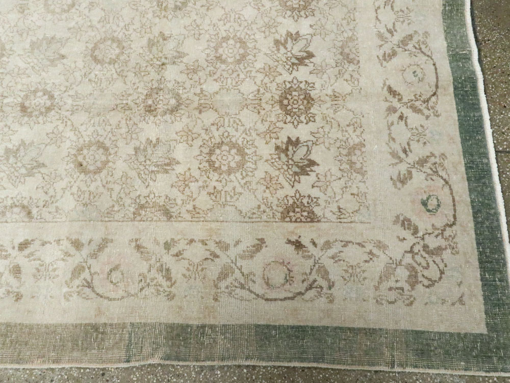 Vintage Turkish Sivas Distressed Rug, No.24401 - Gsblank