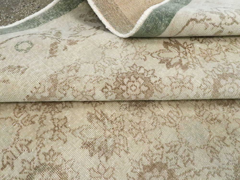 Vintage Turkish Sivas Distressed Rug, No.24401 - Gsblank