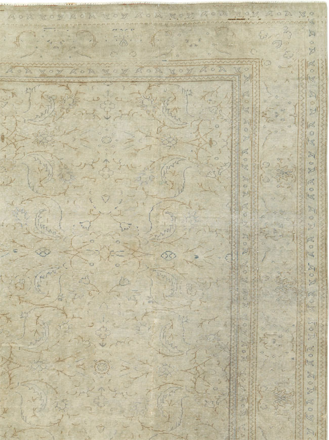 Vintage Turkish Sivas Distressed Carpet, No.24414 - Gsblank