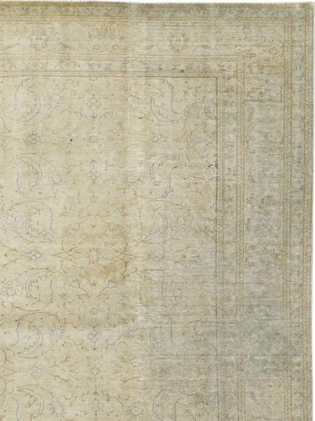 Vintage Turkish Sivas Distressed Carpet, No.24414 - Gsblank