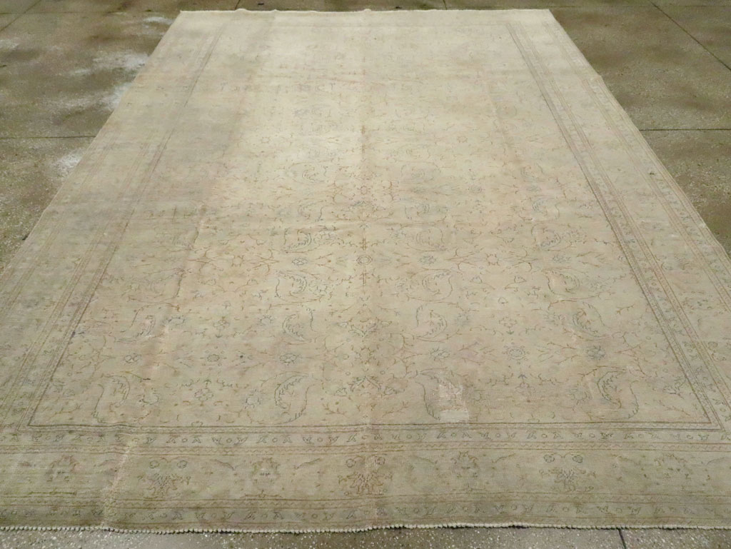 Vintage Turkish Sivas Distressed Carpet, No.24414 - Gsblank