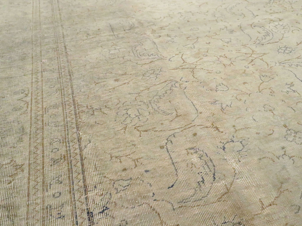 Vintage Turkish Sivas Distressed Carpet, No.24414 - Gsblank