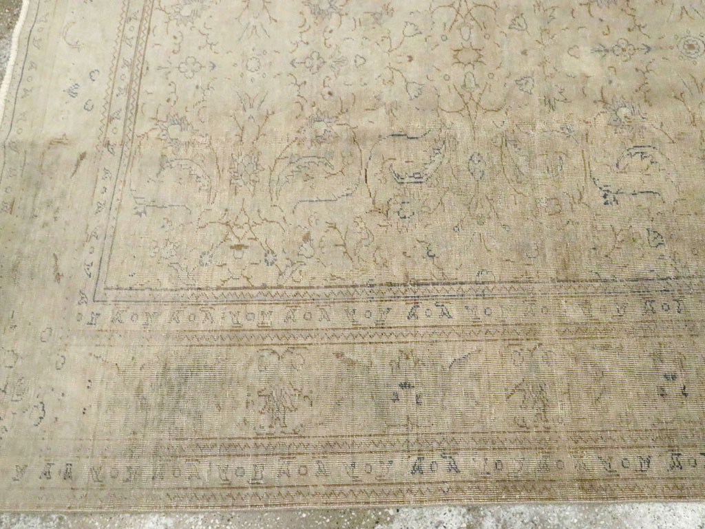 Vintage Turkish Sivas Distressed Carpet, No.24414 - Gsblank