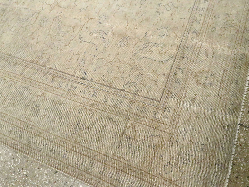 Vintage Turkish Sivas Distressed Carpet, No.24414 - Gsblank