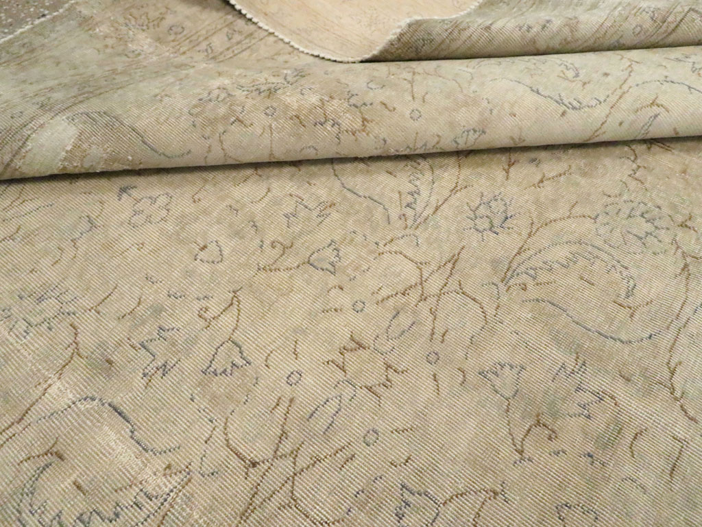 Vintage Turkish Sivas Distressed Carpet, No.24414 - Gsblank