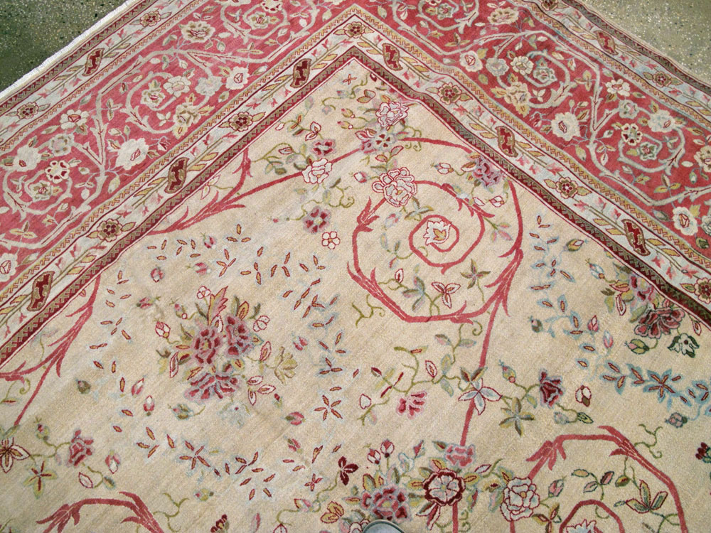 Antique Persian Sarouk Carpet, No.24433 - Gsblank