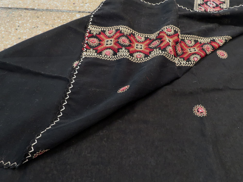 Vintage Persian Embroidered Textile, No.24590 - Gsblank