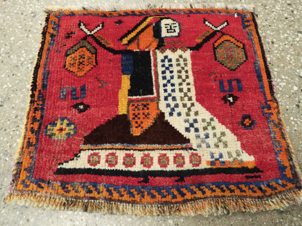 Vintage Persian Shiraz Pictorial Rug, No.24608 - Gsblank