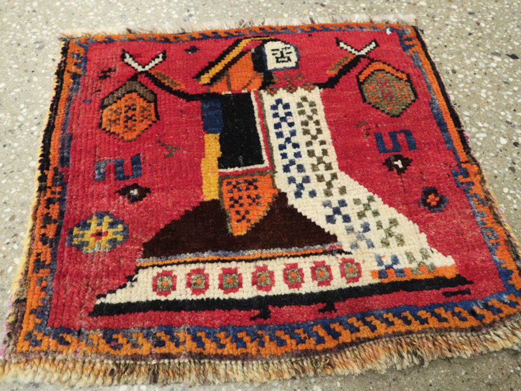 Vintage Persian Shiraz Pictorial Rug, No.24608 - Gsblank